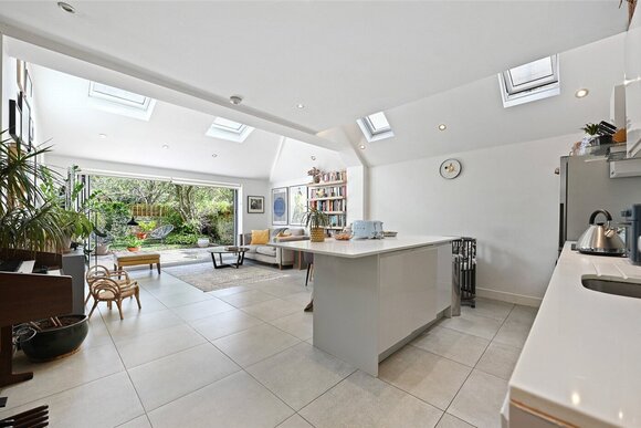 Ormiston Grove, London, W12