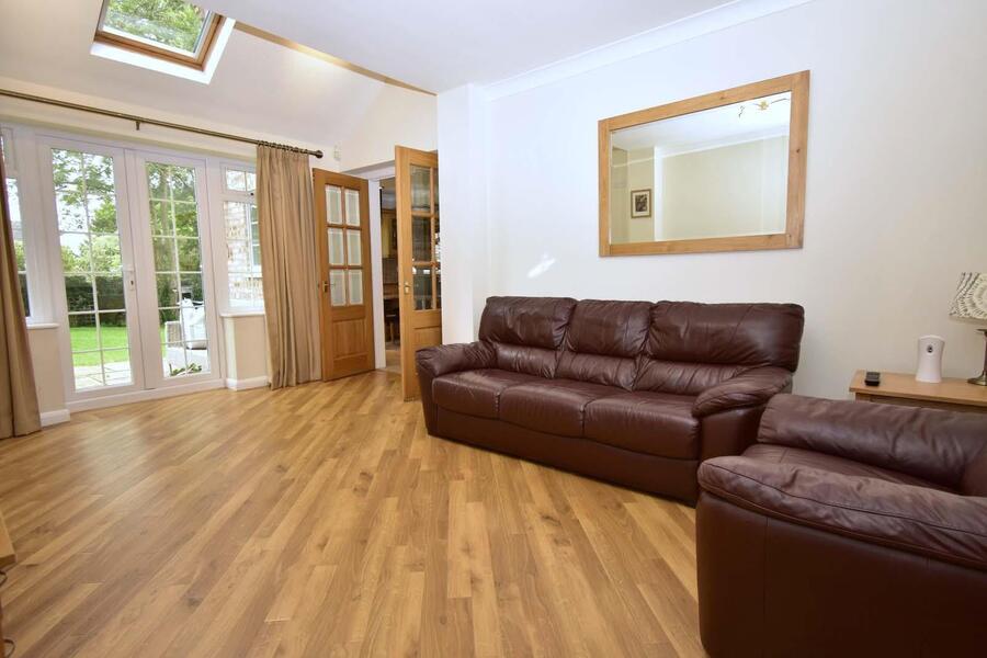 A FAMILY ROOM.JPG