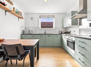 Bathurst Square, London, N15