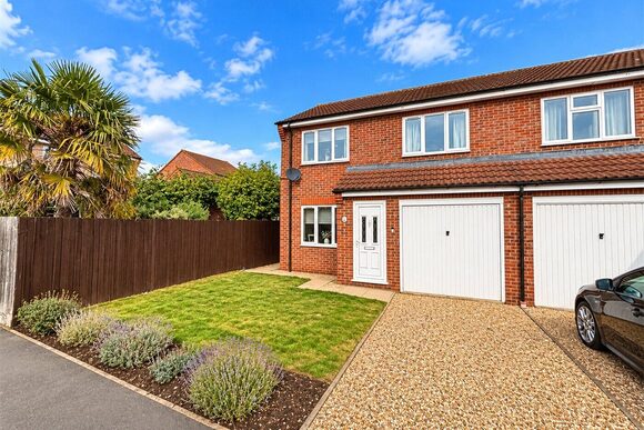 Cypress Close, Lincolnshire, NG34
