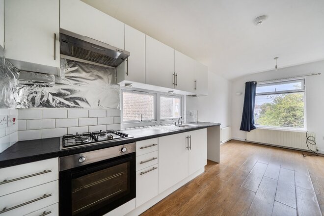 Whitehorse Lane, London, SE25