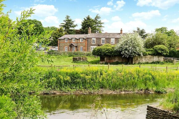Tilford Street, Farnham, GU10