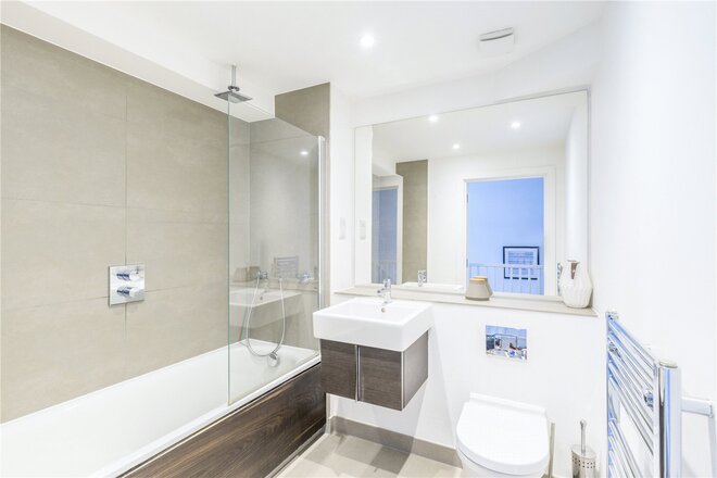 Severn Court, London, E14