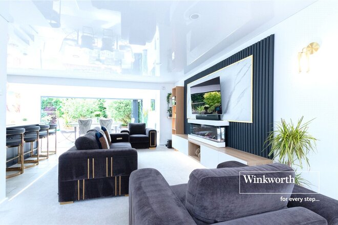 Whincroft Drive, Dorset, BH22