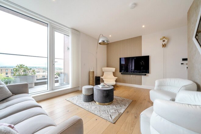 Inglis Way, London, NW7