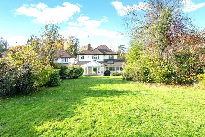 Holly Lane East, Surrey, SM7