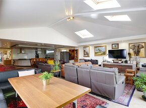 Great West Road, Isleworth, TW7