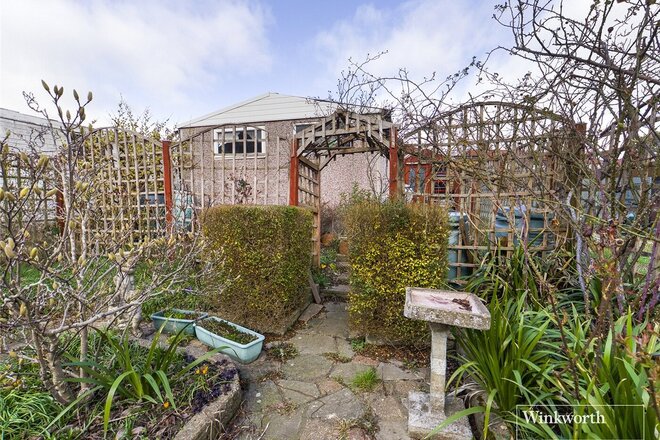 Gainsborough Gardens, Edgware, HA8