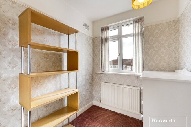Gainsborough Gardens, Edgware, HA8