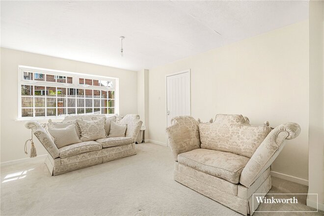 Cedar Close, Surrey, GU19