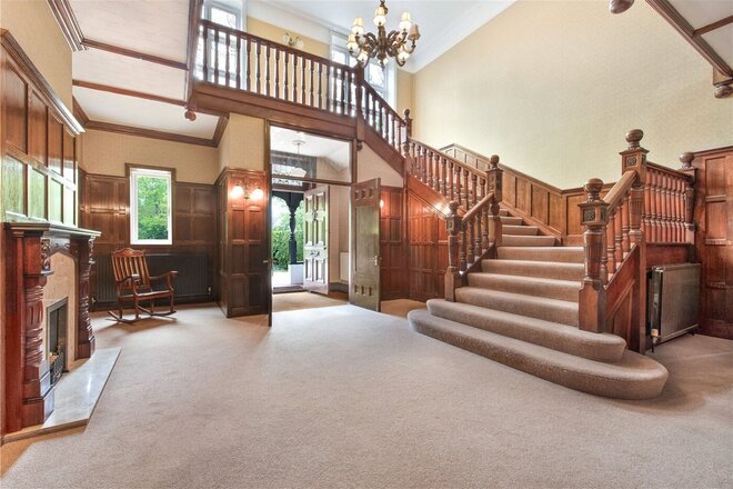 Lyne Crossing Road, Lyne, KT16