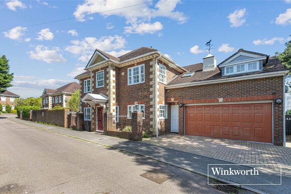Meadowbanks, Arkley, EN5