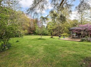 Farnham Road, Hampshire, GU33