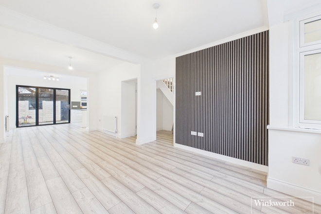 Reynolds Drive, Middelsex, HA8