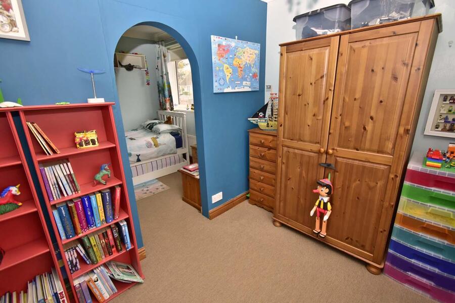 A BEDROOM 4A.JPG