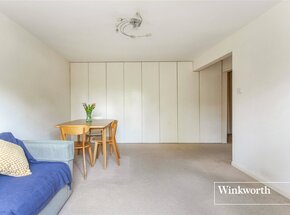 Cameron Close, Whetstone, N20