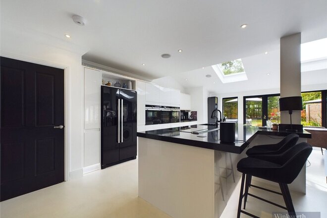 Cranes Drive, Surbiton, KT5