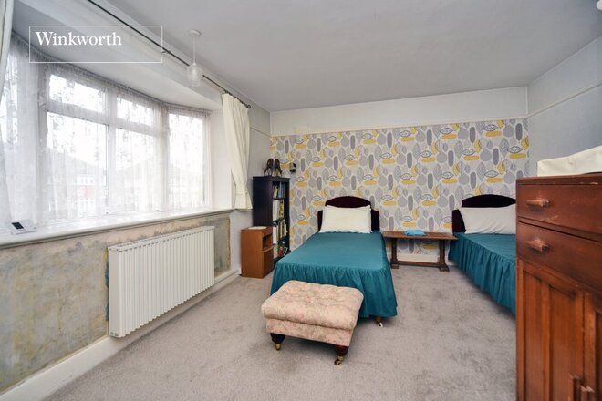 Stoneleigh Park Road, Surrey, KT19