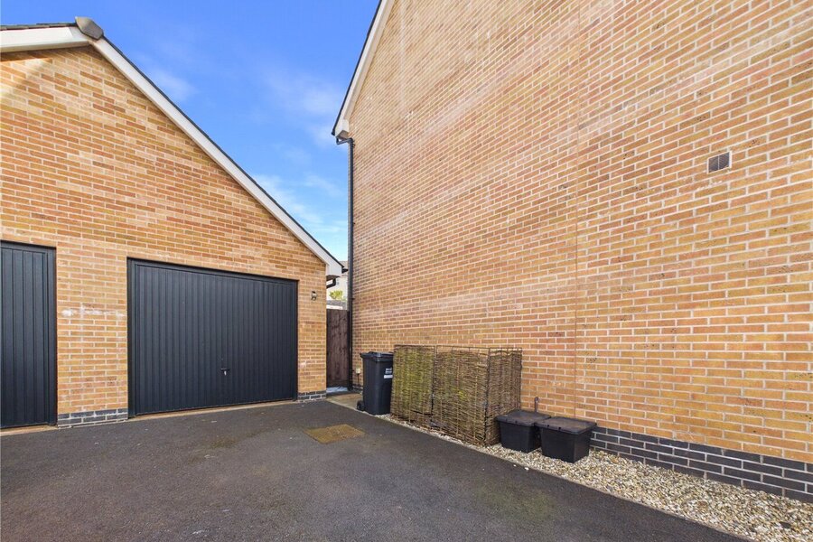 Garage/Parking
