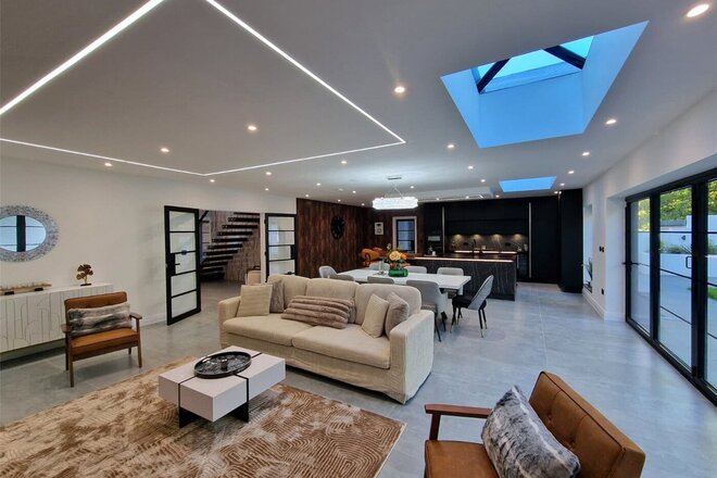 Wellington Avenue, Surrey, GU25