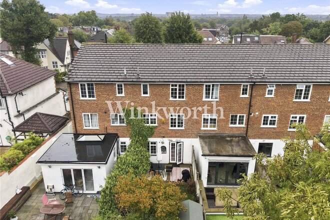 Hoppers Road, London, N21