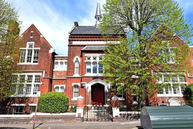 Roan Court, London, SE10