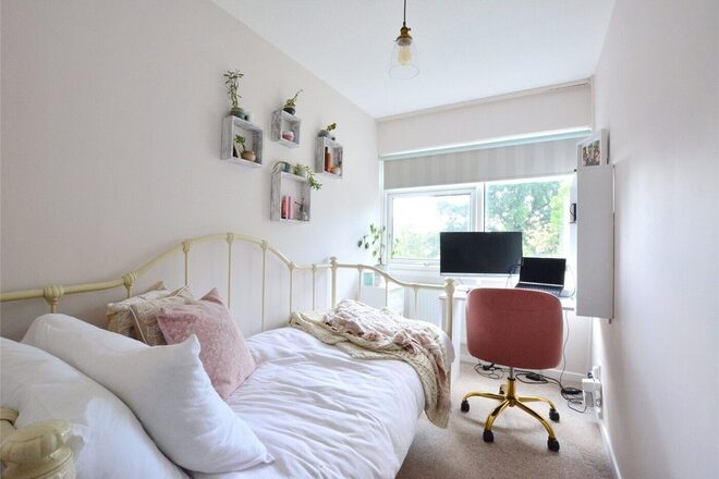 Moon Court, Lee, SE12