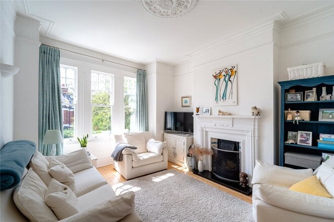 Salford Road, London, SW2