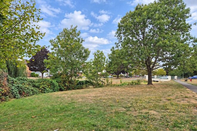 East Walk, East Barnet, EN4