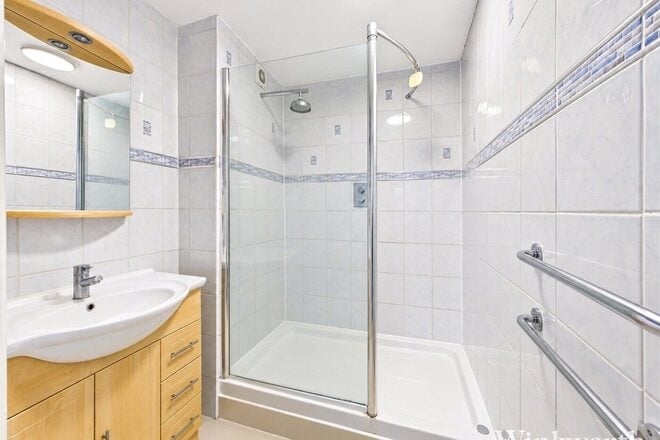 Deena Close, London, W3