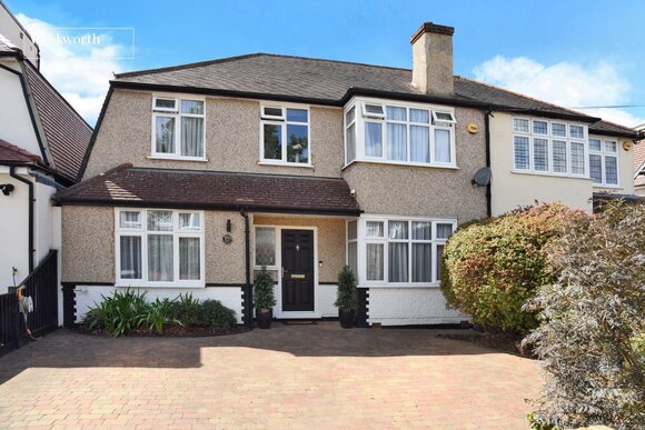 Walsingham Gardens, Epsom, KT19
