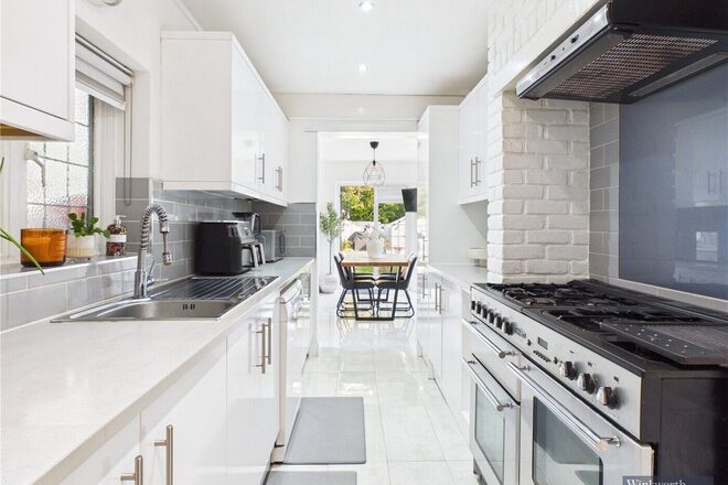 Pinner View, Harrow, HA1