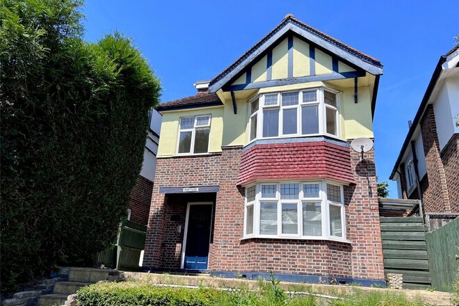 Portsmouth Road, Surrey, KT7