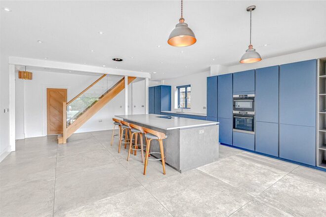 Mount Avenue, Essex, SS0