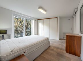 Jade House, London, NW3