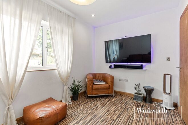 Mays Lane, Barnet, EN5