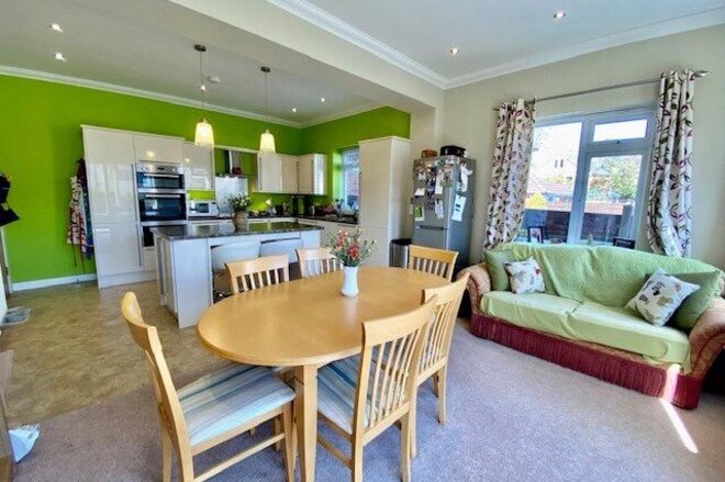Alumhurst Road, Dorset, BH4