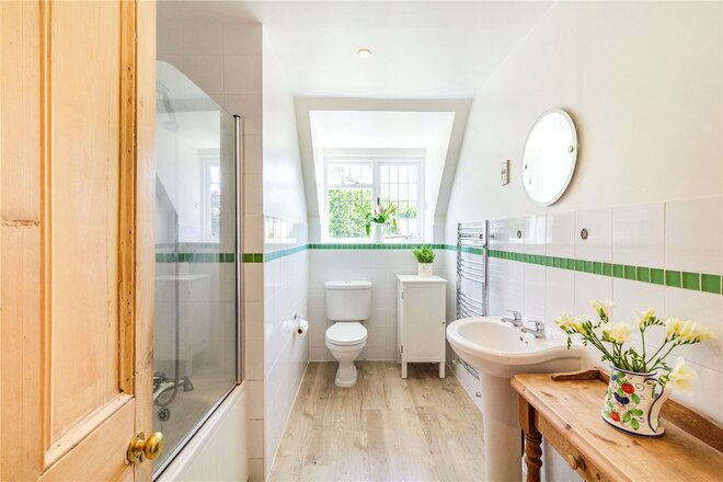 Cleeve Road, Cheltenham, GL52