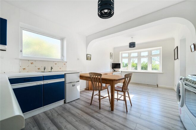 Larkfield Road, Surrey, GU9