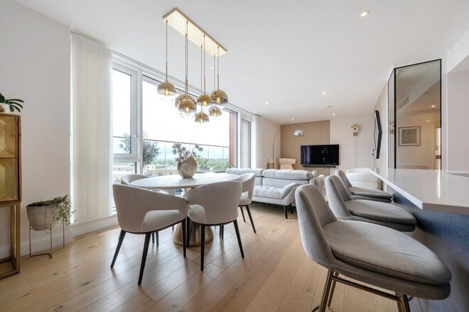 Inglis Way, London, NW7
