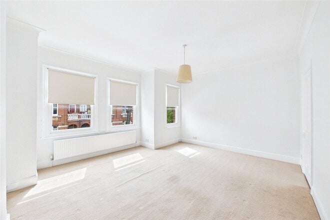 Dinsmore Road, London, SW12