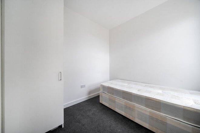 Whitehorse Lane, London, SE25