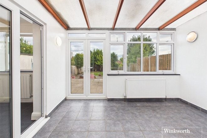 Sturgess Avenue, London, NW4