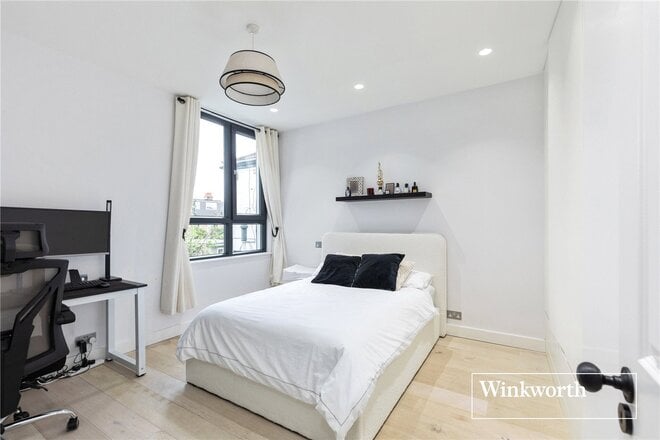 Bow Lane, London, N12