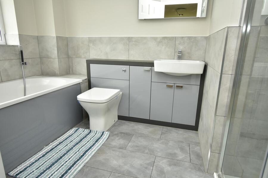 A EN SUITE BATH SHOW