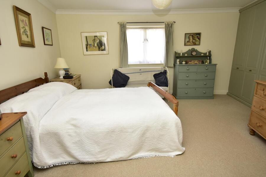 A BEDROOM 2.JPG