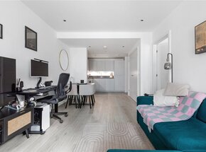 Cendal Crescent, London, E1