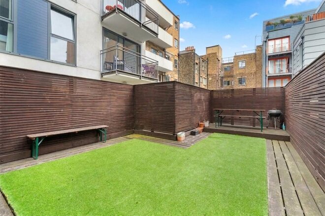 Ratcliffe Cross Street, London, E1