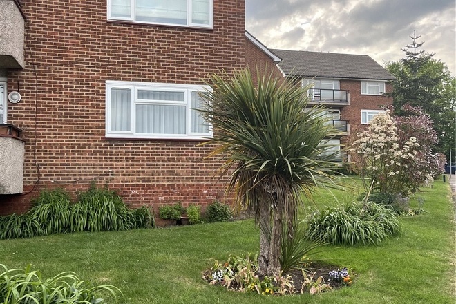 Knowl Park, Borehamwood, WD6