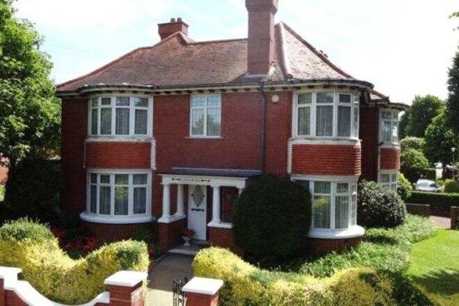 Hove Park Road, Hove, BN3